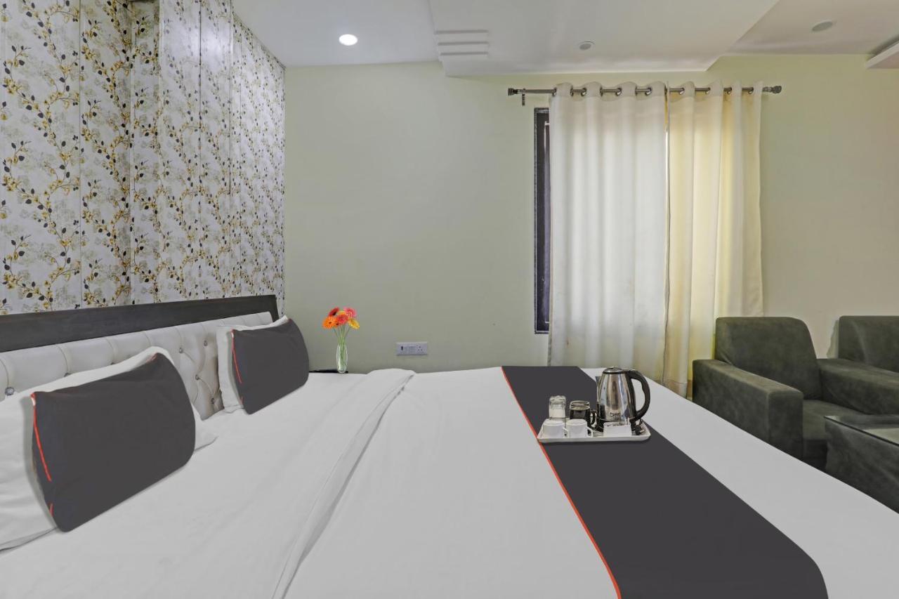 Collection O Srg Hotel Chinhat Exterior photo
