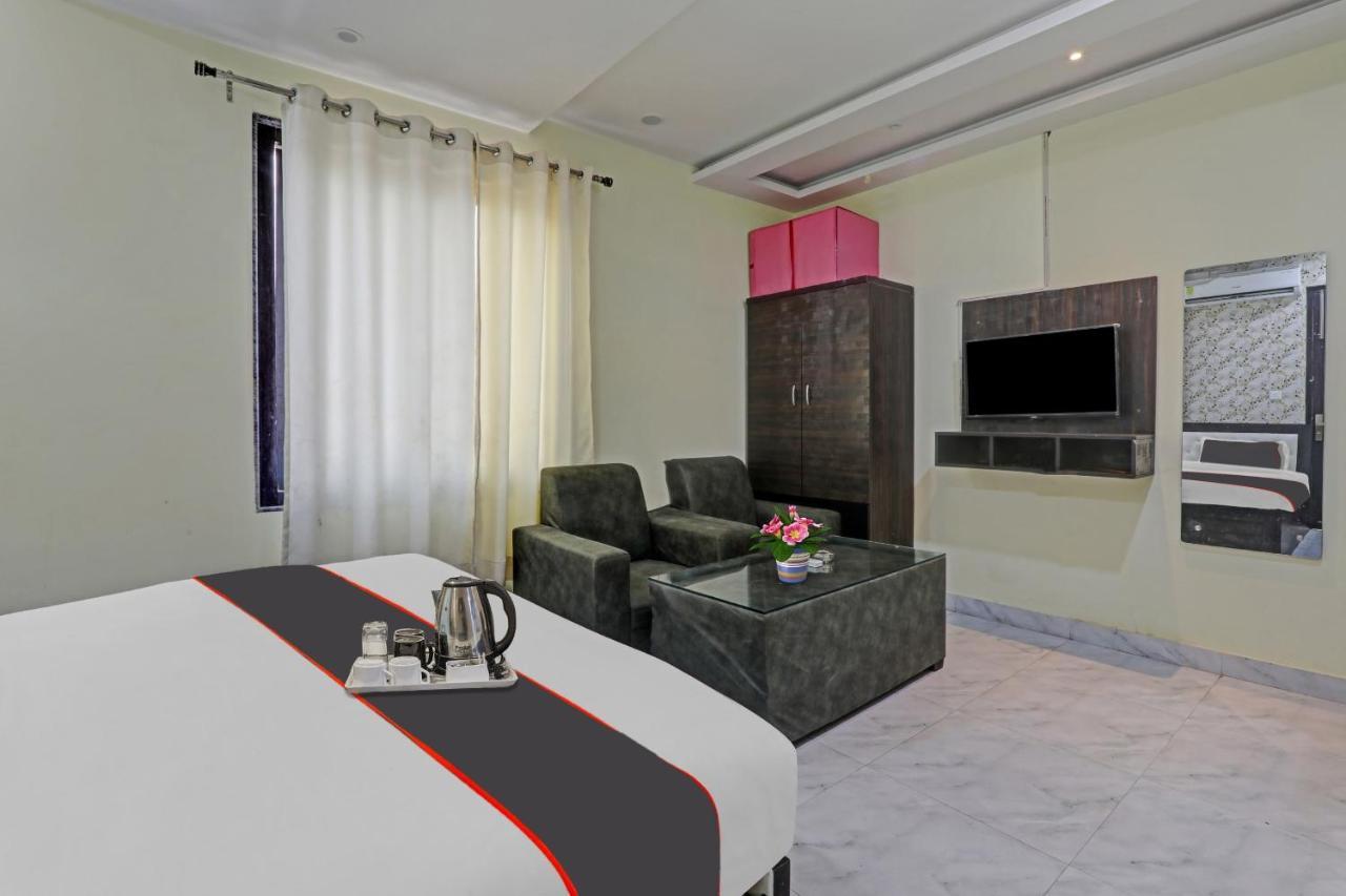 Collection O Srg Hotel Chinhat Exterior photo