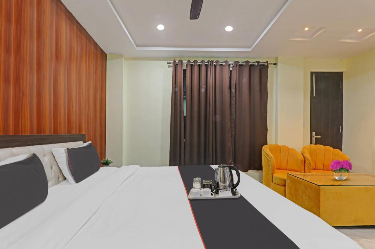 Collection O Srg Hotel Chinhat Exterior photo