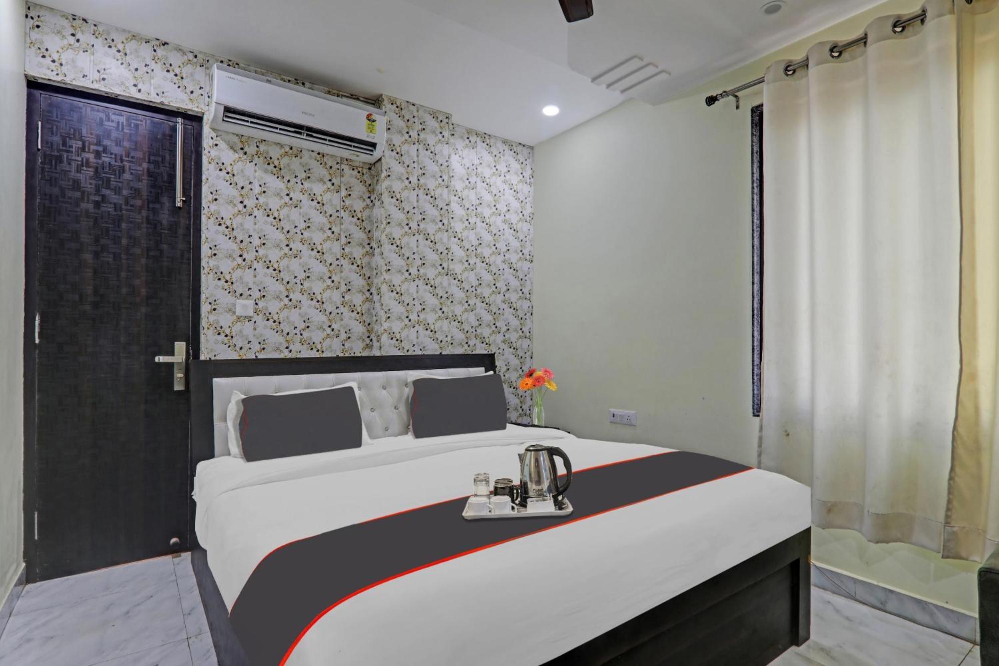 Collection O Srg Hotel Chinhat Exterior photo